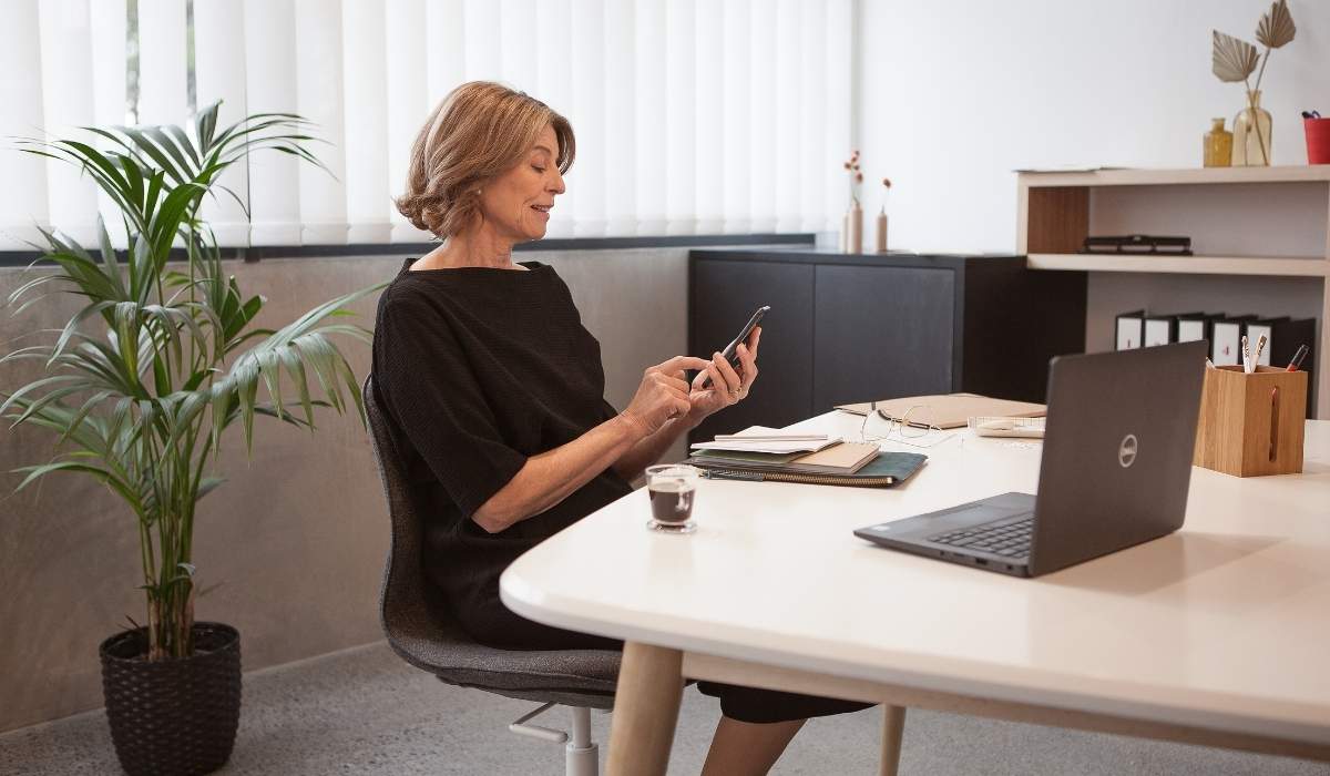 Bij cameratoezicht op de werkvloer gelden strenge regels. Maar welke zijn dat? Ontdek alles over de wetgeving rondom beveiligingscamera's.