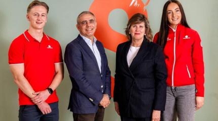 (van links naar rechts: Cas Pleunis (beveiligingsexpert), Pedro Arcos (managing director Verisure), Ineke Sybesma (directeur Fonds Slachtofferhulp), Britney Olde Meierink (beveiligingsexpert) 