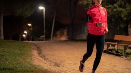 Veiligheid tijdens de lockdown: ontdek hoe je je thuis én online kunt beschermen tegen inbraak, brand en cyber-risico’s tijdens afzondering.